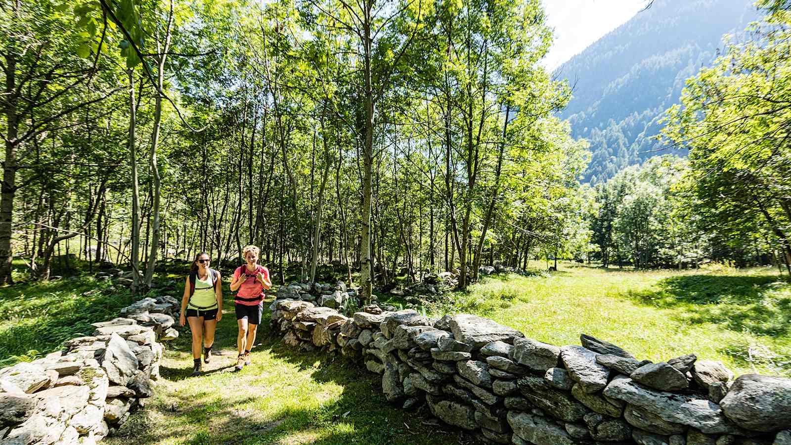 Schon zu Römerzeiten war Chiavanna ein wichtiges Zentrum für die Wege, die von Italien her über die Alpen führten. 